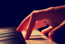 今夜突围战来临，武汉三镇围绕中超外线爆发，态度坚定，训练强度明显提升的简单介绍